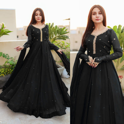 Zareen Long Maxi With Lace Work Dupatta 3 Peice